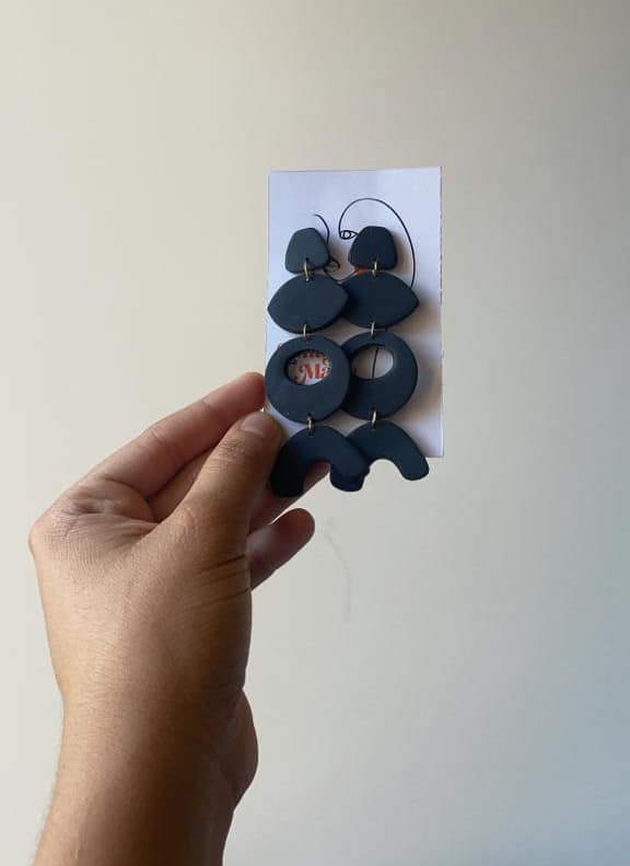 Aretes Clasicos Negros